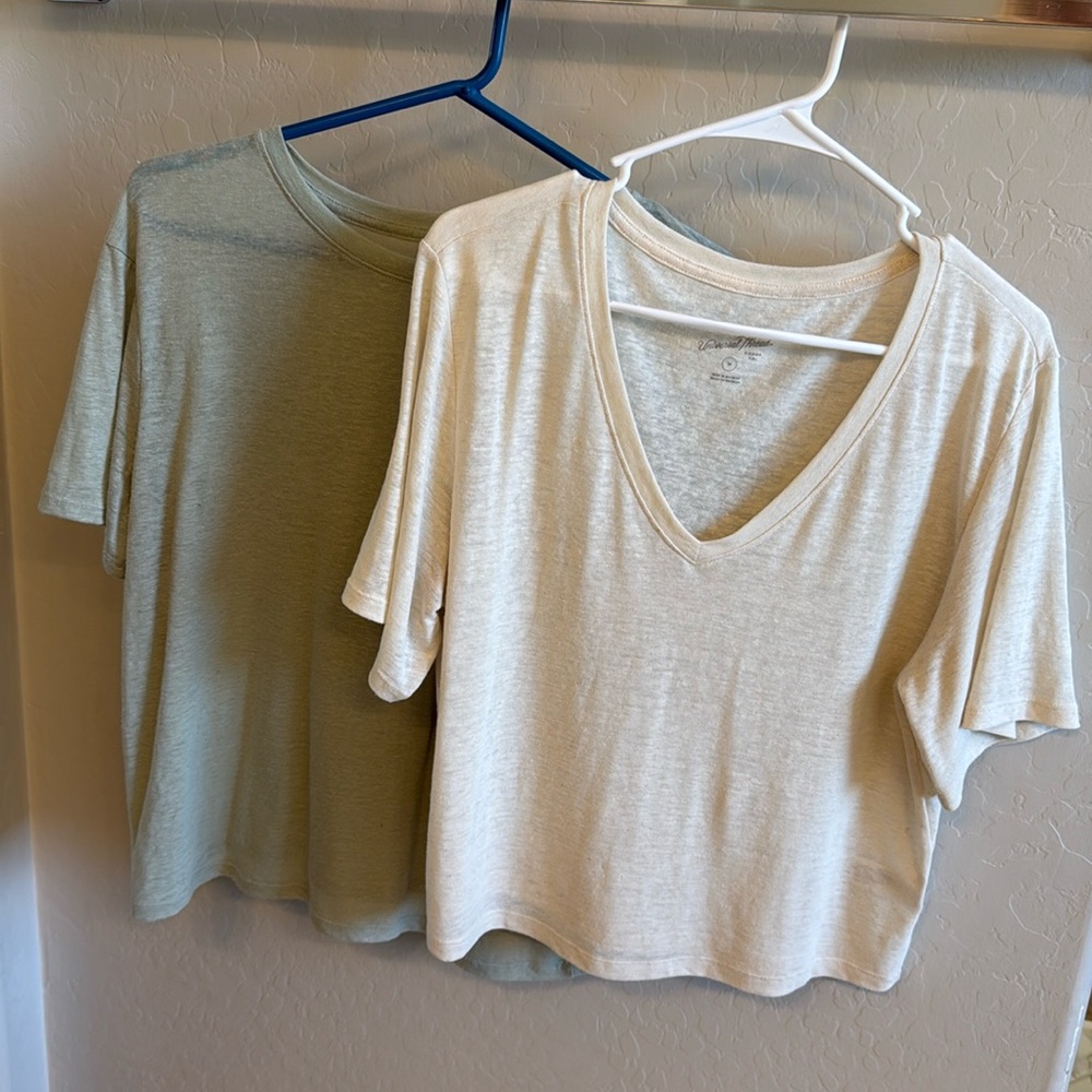 Universal Thread tees Size Medium